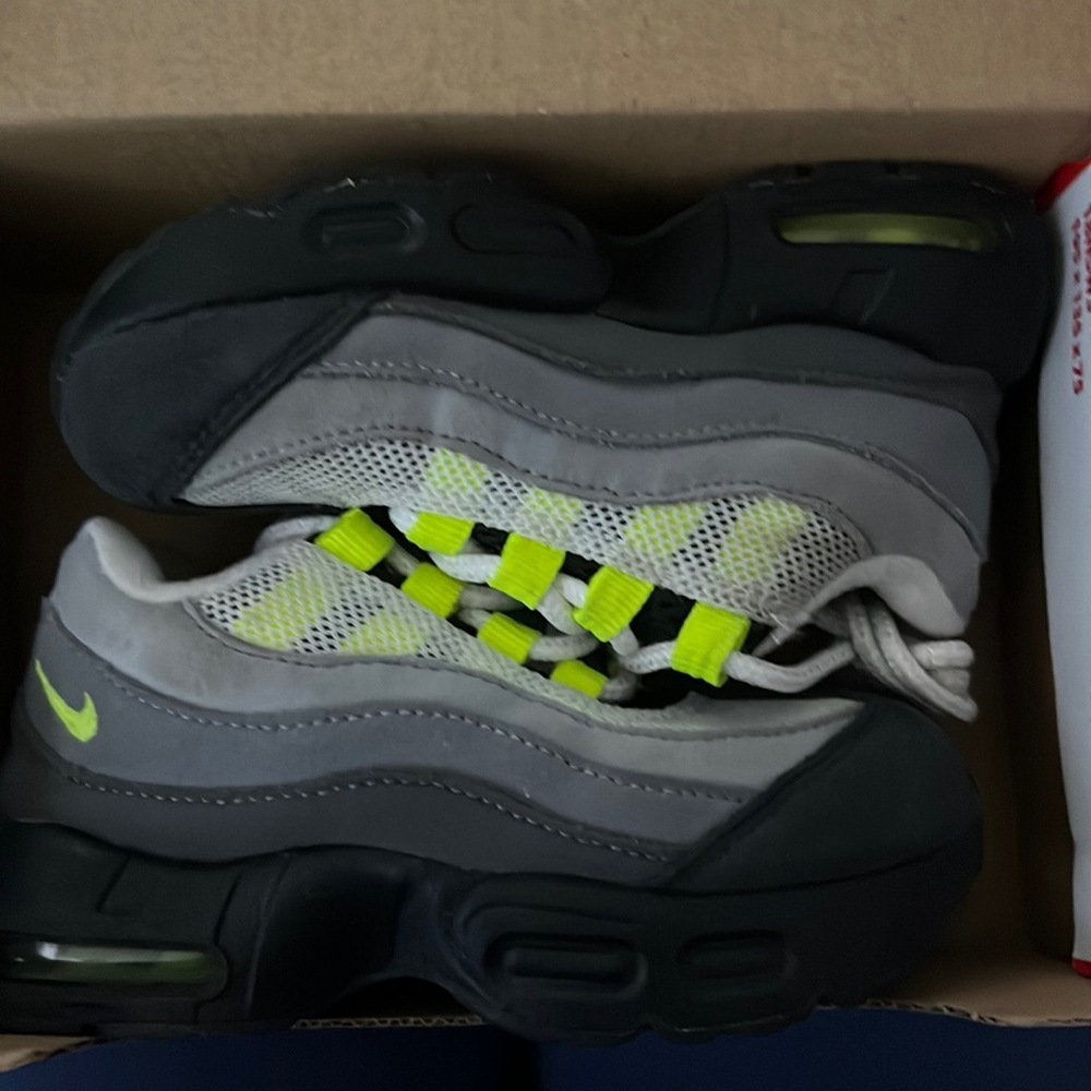 Nike air max toddlers size 8 ..gently used